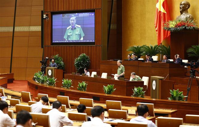 Đại tướng Tô Lâm - Bộ trưởng Bộ Công an trả lời chất vấn tại Phiên họp thứ 14 của Ủy ban Thường vụ Quốc hội, ngày 10/8/2022. (Ảnh: Doãn Tấn/TTXVN) Bảo vệ dữ liệu cá nhân trên không gian mạng bằng cách nào? ảnh 1