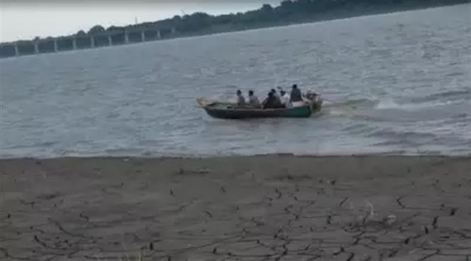 Ấn Độ tìm thấy 3 thi thể nạn nhân trong vụ lật thuyền trên sông Yamuna ảnh 1