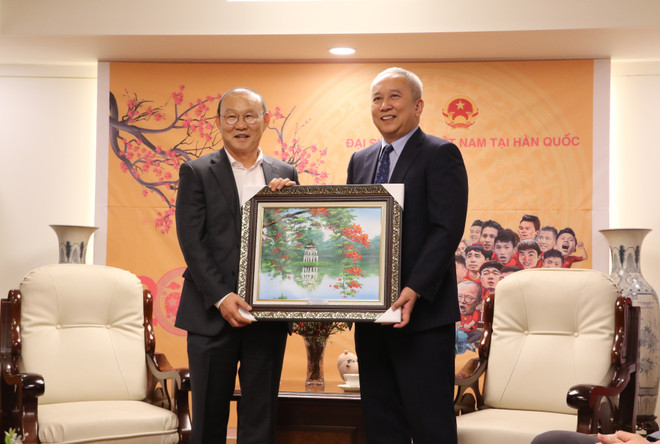 Giao lưu với HLV Park Hang-seo cùng 4 tuyển thủ Việt Nam ở Hàn Quốc ảnh 1