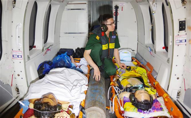 Ngày Thầy thuốc Việt Nam: Những chuyến bay vượt biển cứu người ảnh 5