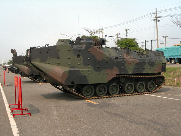 Bộ Quốc phòng Nhật Bản đẩy nhanh trang bị xe lội nước ảnh 1