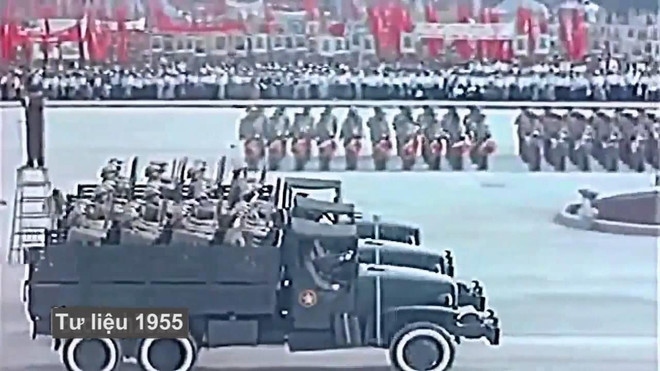 [Video] Lễ duyệt binh đầu tiên sau chiến thắng Điện Biên Phủ ảnh 1