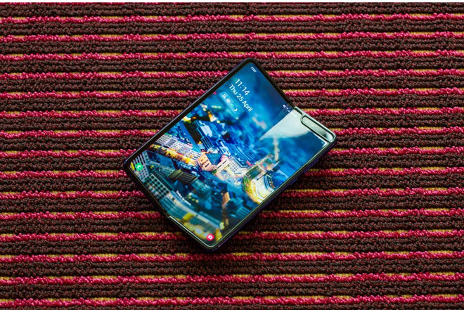 Samsung vẫn chưa thể khắc phục lỗi của điện thoại Galaxy Fold ảnh 1