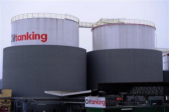 Các bể chứa dầu tại Duisburg (Đức). (Ảnh: AFP/TTXVN) Đức và Áo "hỗ trợ nhau" giải quyết khủng hoảng năng lượng ảnh 1