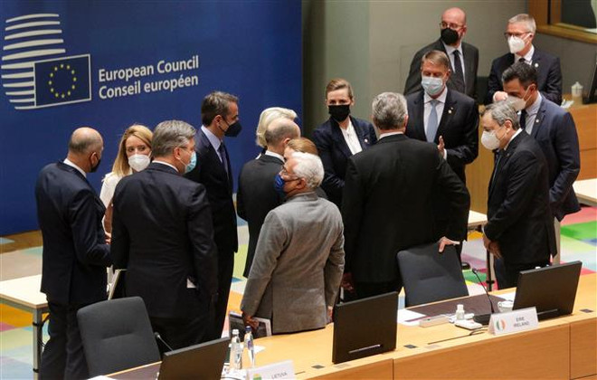 Liên minh châu Âu "đóng băng" khối tài sản trị giá 13,8 tỷ USD của Nga ảnh 1