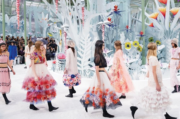 Nguồn cảm hứng mới từ Tuần lễ Thời trang Haute Couture Xuân Hè ảnh 2