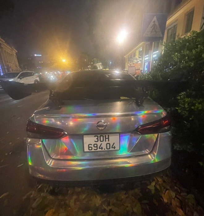 Bắt khẩn cấp "quái xế" gây rối trật tự trước Nhà hát Lớn Hà Nội ảnh 2