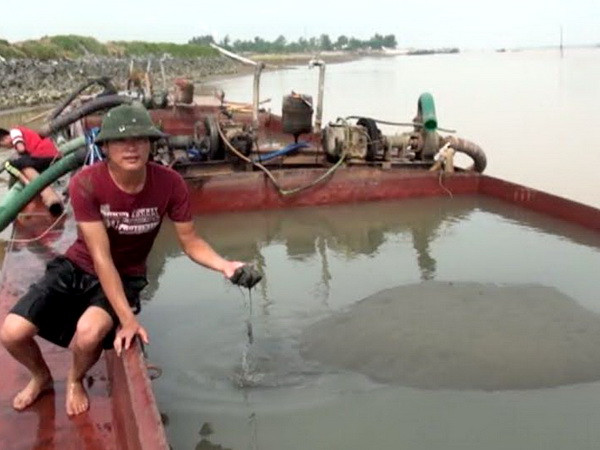 FLC vẫn tiếp tục khai thác cát trái quy định để làm sân golf ảnh 1