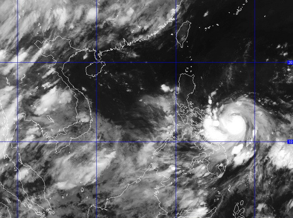 Bão Rammasun cấp 12 trực hướng Biển Đông, biển động rất mạnh ảnh 1