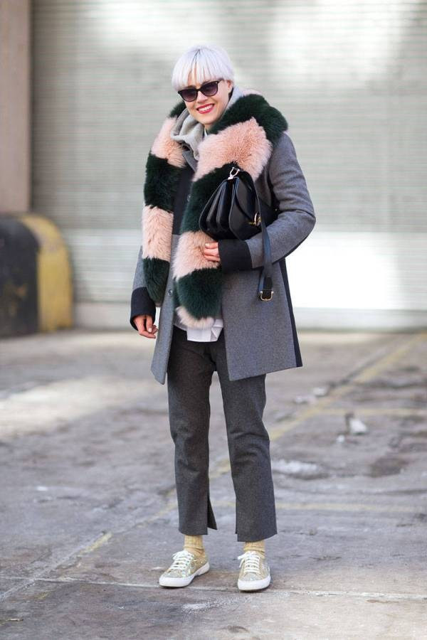 Tạo điểm nhấn cho trang phục mùa lạnh cùng chiếc khăn len ảnh 7