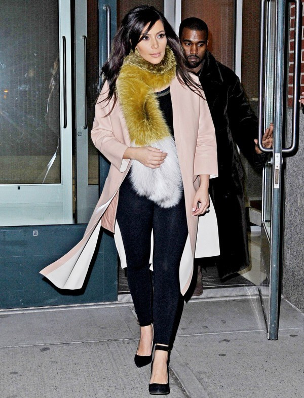 Tạo điểm nhấn cho trang phục mùa lạnh cùng chiếc khăn len ảnh 4