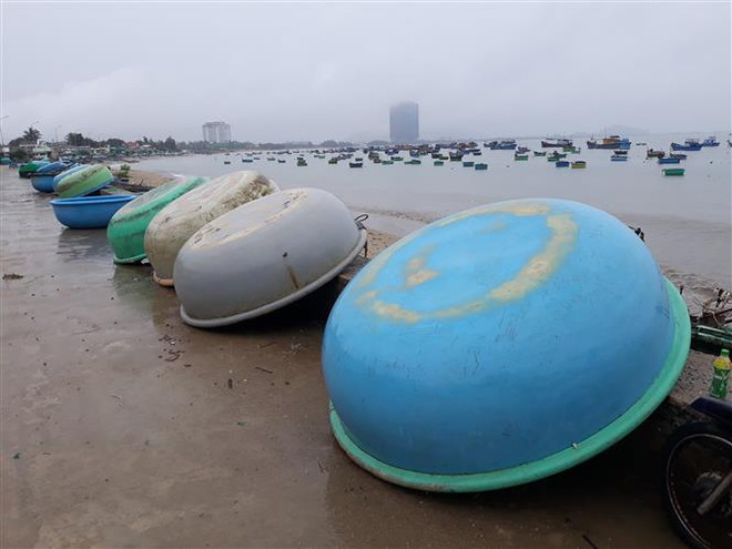 Áp thấp kết hợp không khí lạnh gây mưa to ở Trung Bộ và Tây Nguyên ảnh 1