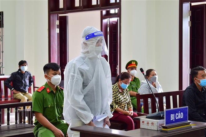 Bị cáo Nguyễn Văn Quốc tại phiên xét xử. (Ảnh: Thanh Tân/TTXVN) Lãnh 18 năm tù về tội giết người sau 4 năm điều trị động kinh ảnh 1