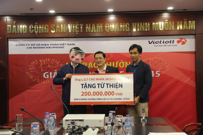 Hà Nội: Chủ nhân Jackpot triệu USD trích 200 triệu đồng làm từ thiện ảnh 1