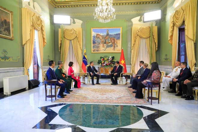 Tổng thống Venezuela Nicolás Maduro Moros tiếp Đại sứ Vũ Trung Mỹ tại Dinh Milaflores, Thủ đô Caracas hồi tháng Năm năm ngoái. (Ảnh: Phi Hùng/TTXVN) dai su vu trung my_venezuela.jpg