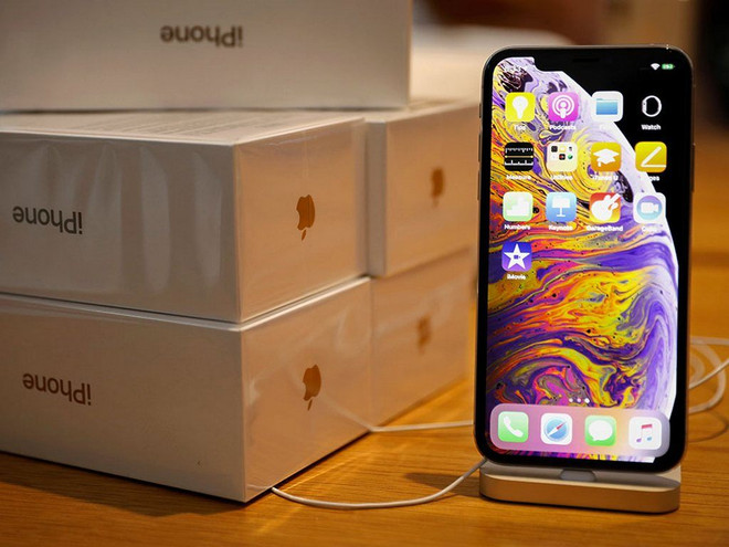 iPhone XS. (Nguồn: Reuters) iPhone đang khiến giá cổ phiếu Apple rơi vào tình trạng hỗn loạn ảnh 1