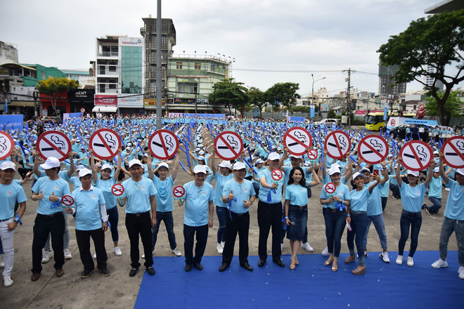 Bộ Y tế tổ chức míttinh hưởng ứng Ngày Thế giới không thuốc lá ảnh 1