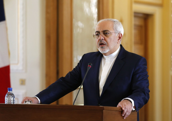 Ngoại trưởng Iran Mohammad Javad Zarif trong cuộc họp báo tại Tehran. (Nguồn: AFP/ TTXVN) Iran phủ nhận đàm phán với EU về chương trình tên lửa ảnh 1