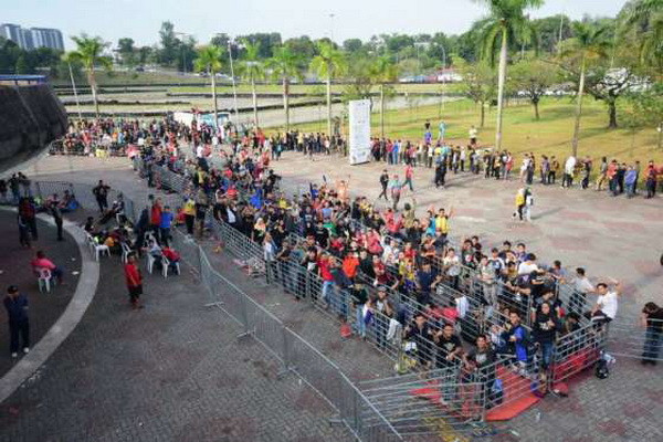 Hỗn loạn vì vé cho trận chung kết U22 Malaysia-U22 Thái Lan ảnh 1