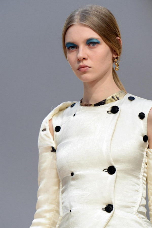 “Đổi chiều” phong cách trong xu hướng thời trang Thu Đông 2015 ảnh 4