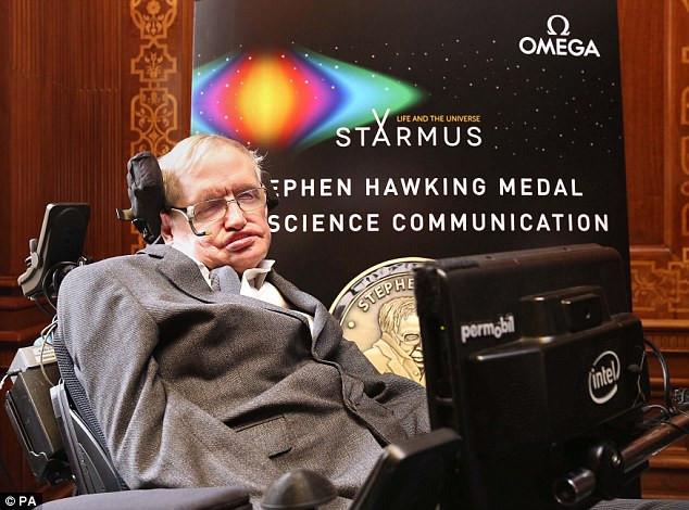Giáo sư Stephen Hawking phát biểu tại sự kiện khoa học Starmus Festival. (Nguồn: PA) Stephen Hawking: Con người chỉ có 200 năm để thoát khỏi Trái Đất ảnh 1