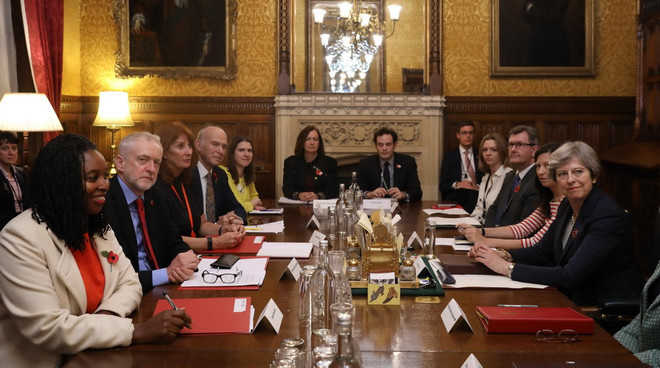 Lãnh đạo các đảng tại Anh hợp tác đối phó bê bối tình dục ảnh 1