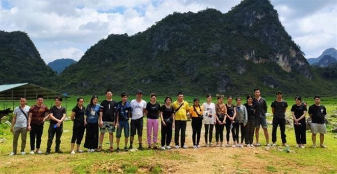 21 công dân nhập cảnh trái phép về nước, bị lực lượng biên phòng Cao Bằng phát hiện, bắt giữ ngày 26/6/2022. (Ảnh: TTXVN phát) Ngăn chặn nhiều vụ xuất, nhập cảnh trái phép ở biên giới Cao Bằng ảnh 2