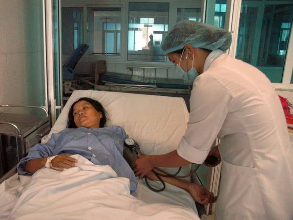 Ngộ độc do ăn bọ xít đen, hơn 20 người phải đi cấp cứu ảnh 1