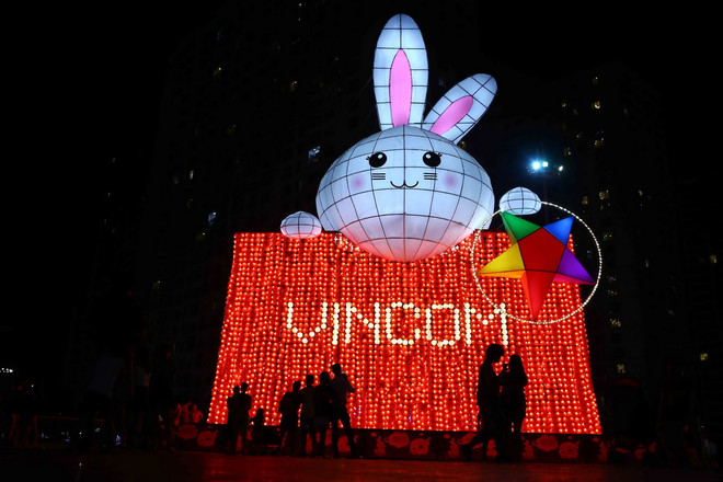 [Photo] Chiêm ngưỡng đèn lồng Thỏ Vọng Nguyệt lớn nhất Việt Nam ảnh 1