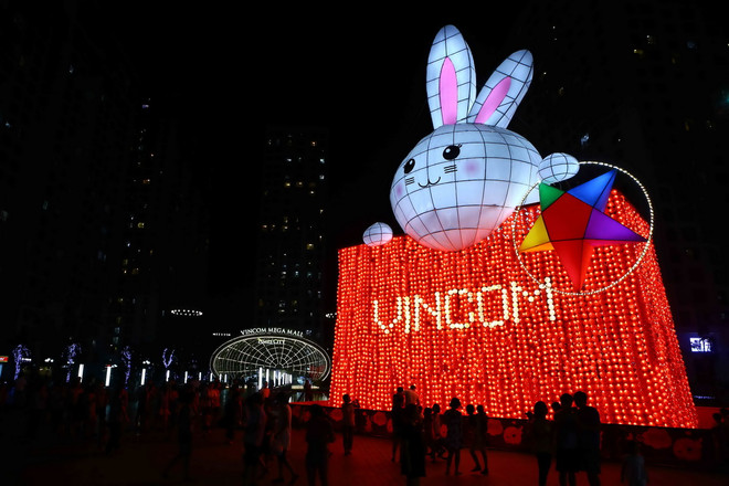 [Photo] Chiêm ngưỡng đèn lồng Thỏ Vọng Nguyệt lớn nhất Việt Nam ảnh 3