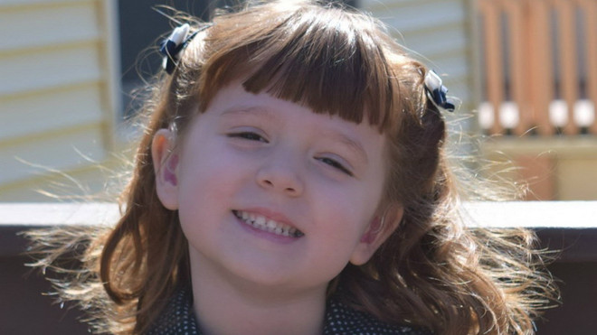 Giáo hoàng Francis giúp bé sắp bị mù và điếc thực hiện giấc mơ ảnh 1