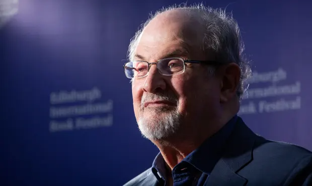 Tổng thống Mỹ lên án vụ tấn công nhà văn Salman Rushdie ảnh 1