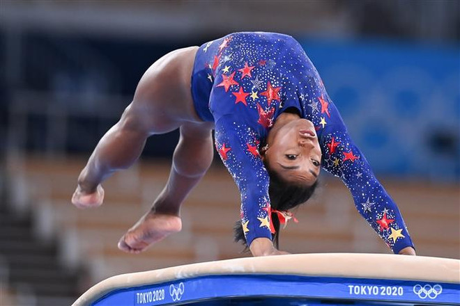 Simone Biles trở lại tranh tài ở nội dung cầu thăng bằng Olympic ảnh 1