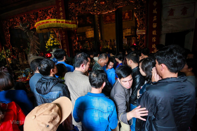 Làm rõ vụ công chức Kho bạc Nhà nước đi lễ trong giờ hành chính ảnh 1