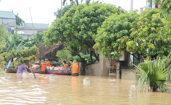 Bí thư Thành ủy Hà Nội chỉ đạo khắc phục vụ sạt lở đê ở Chương Mỹ ảnh 1