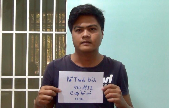 Bình Dương: Hai đối tượng dùng dao cướp tài sản tài xế taxi ra đầu thú ảnh 1