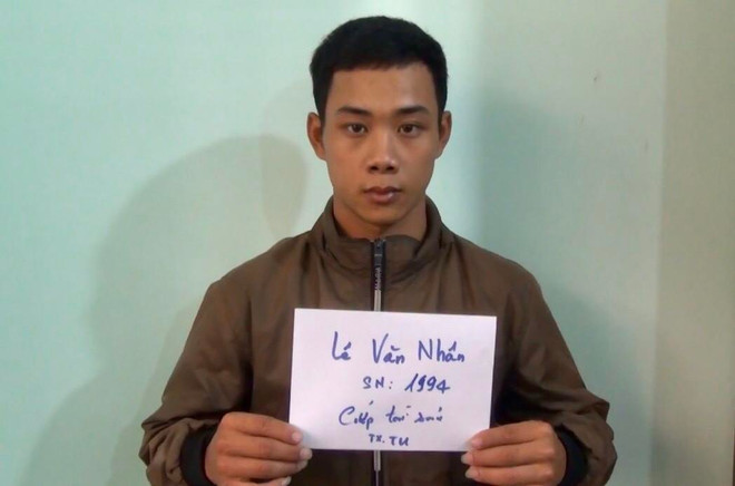 Bình Dương: Hai đối tượng dùng dao cướp tài sản tài xế taxi ra đầu thú ảnh 2