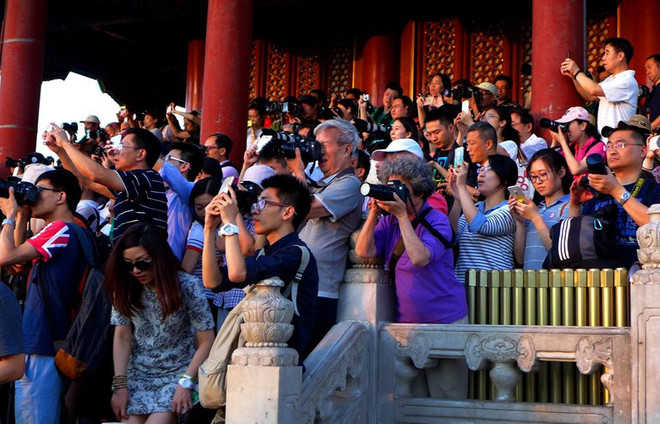 [Photo] Trung Quốc "sung sướng" vì bầu trời bất ngờ trong xanh ảnh 4