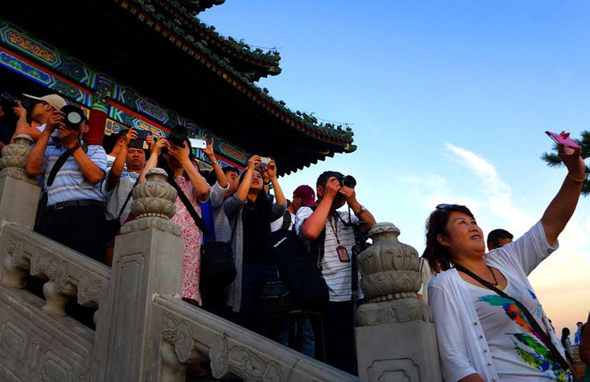 [Photo] Trung Quốc "sung sướng" vì bầu trời bất ngờ trong xanh ảnh 3