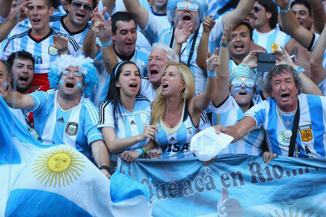 Argentina cam kết tăng cường chống bạo lực trong bóng đá ảnh 1