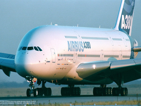 Mẫu máy bay A380 do Airbus sản xuất. (Nguồn: Toulouse) Mỹ phê chuẩn thương vụ bán 106 máy bay Airbus cho Iran ảnh 1