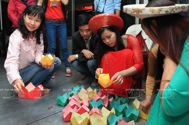 Say lòng thưởng thức "đặc sản" ca Huế trên sông Hương ảnh 8