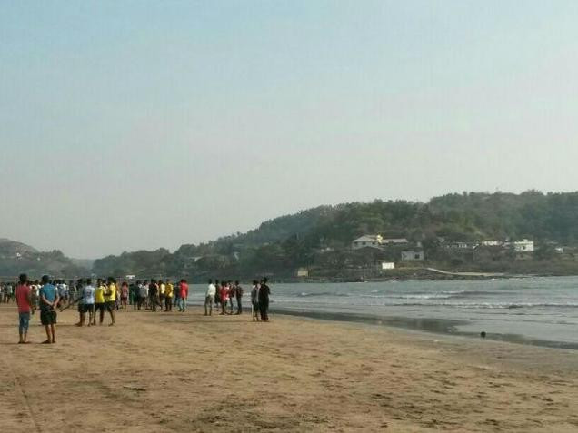 13 sinh viên Ấn Độ bị chết đuối khi tắm tại bãi biển Murud ảnh 1