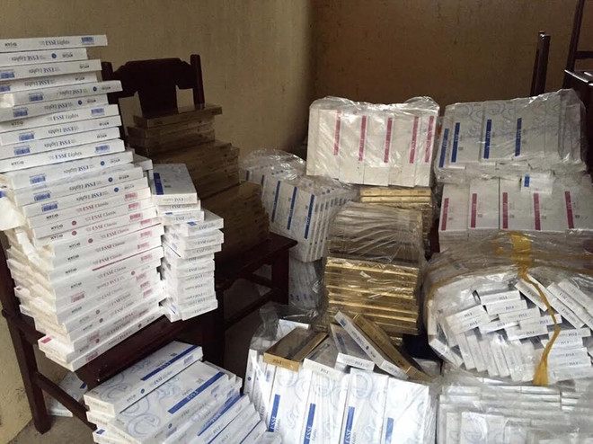 Bắt giữ xe ôtô chở gần 10.000 bao thuốc lá ngoại nhập lậu ảnh 1