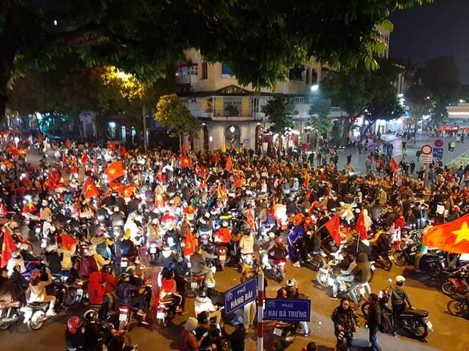 Hàng triệu người hâm mộ vỡ oà trong giấc mơ vàng SEA Games ảnh 3