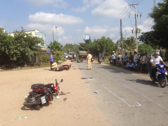 Tai nạn xe máy liên hoàn làm 1 người chết, 6 người bị thương ảnh 1