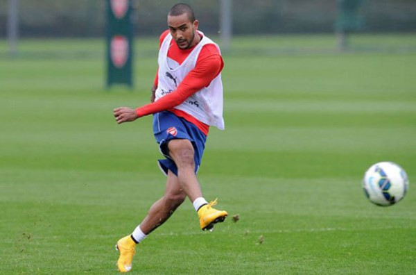 Theo Walcolt tập luyện tích cực chờ "đại chiến" với Liverpool ảnh 1