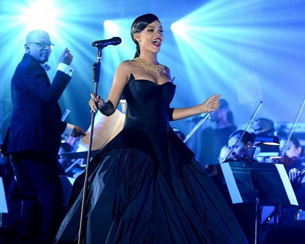 Nữ ca sĩ Rihanna đảm nhiệm vai trò Giám đốc Sáng tạo tại Puma ảnh 2