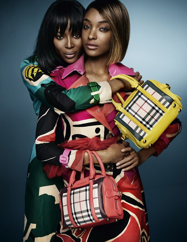 Naomi Campbell xuất hiện trong chiến dịch mới của Burberry ảnh 1