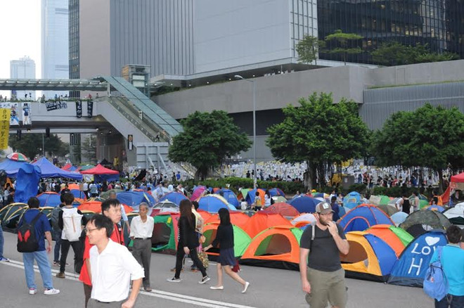 Người biểu tình Hong Kong tăng lều bạt, "thi gan" với chính quyền ảnh 2